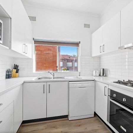 Burwood Newly Renovated 2 Bedroom Apartment Cité de Cité de Sydney Extérieur photo