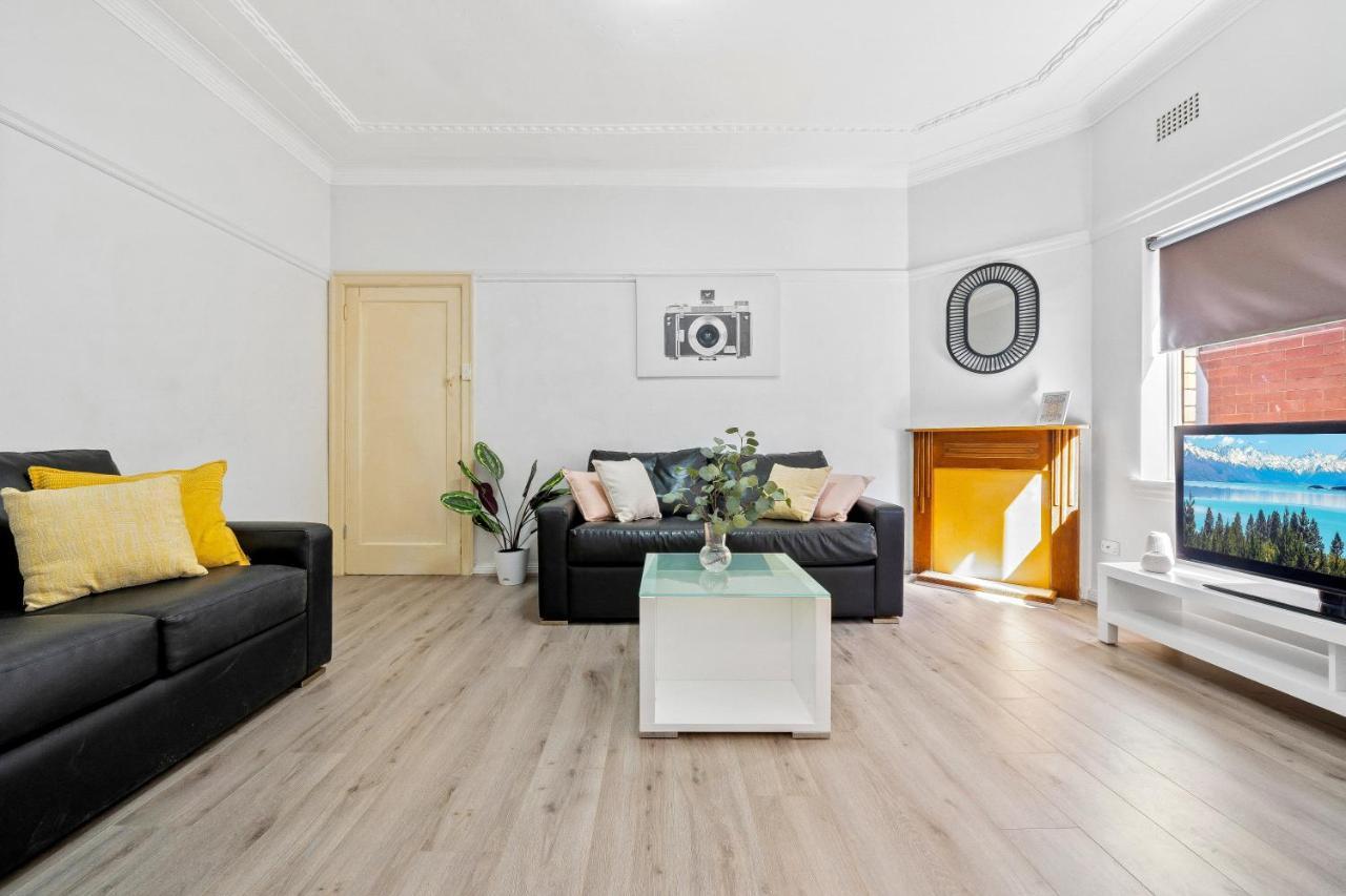 Burwood Newly Renovated 2 Bedroom Apartment Cité de Cité de Sydney Extérieur photo