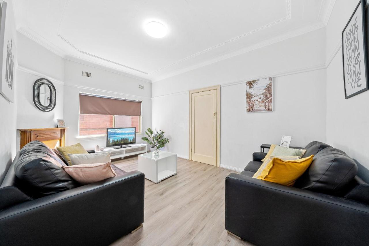 Burwood Newly Renovated 2 Bedroom Apartment Cité de Cité de Sydney Extérieur photo