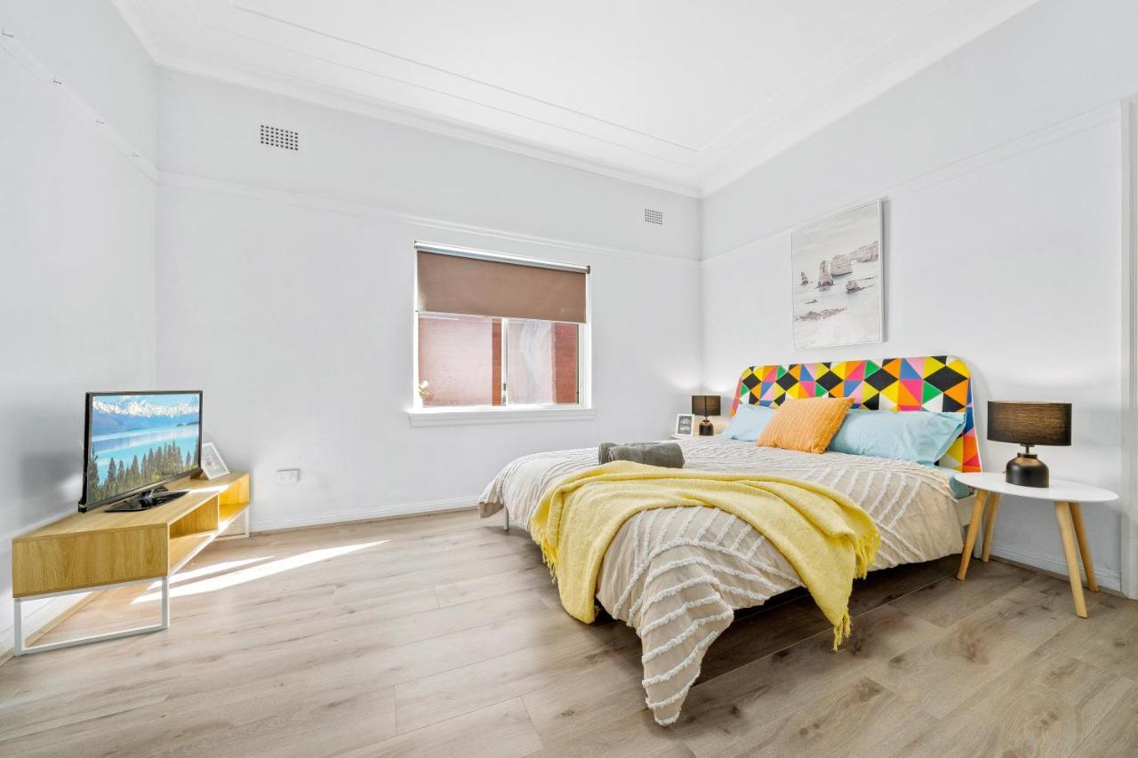 Burwood Newly Renovated 2 Bedroom Apartment Cité de Cité de Sydney Extérieur photo