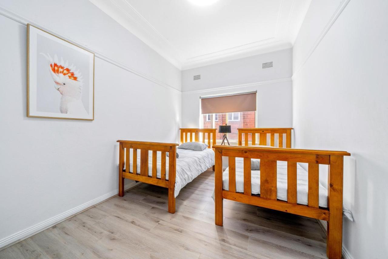 Burwood Newly Renovated 2 Bedroom Apartment Cité de Cité de Sydney Extérieur photo